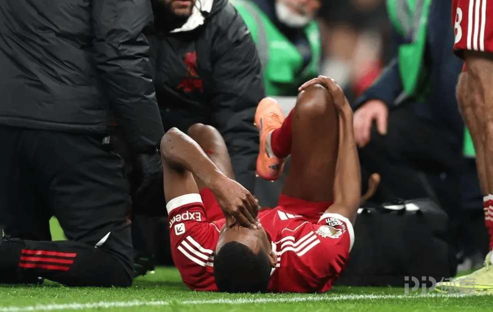 利物浦旧将谈伊萨克被铲伤：他明明察觉到危险 应该学会及时躲开