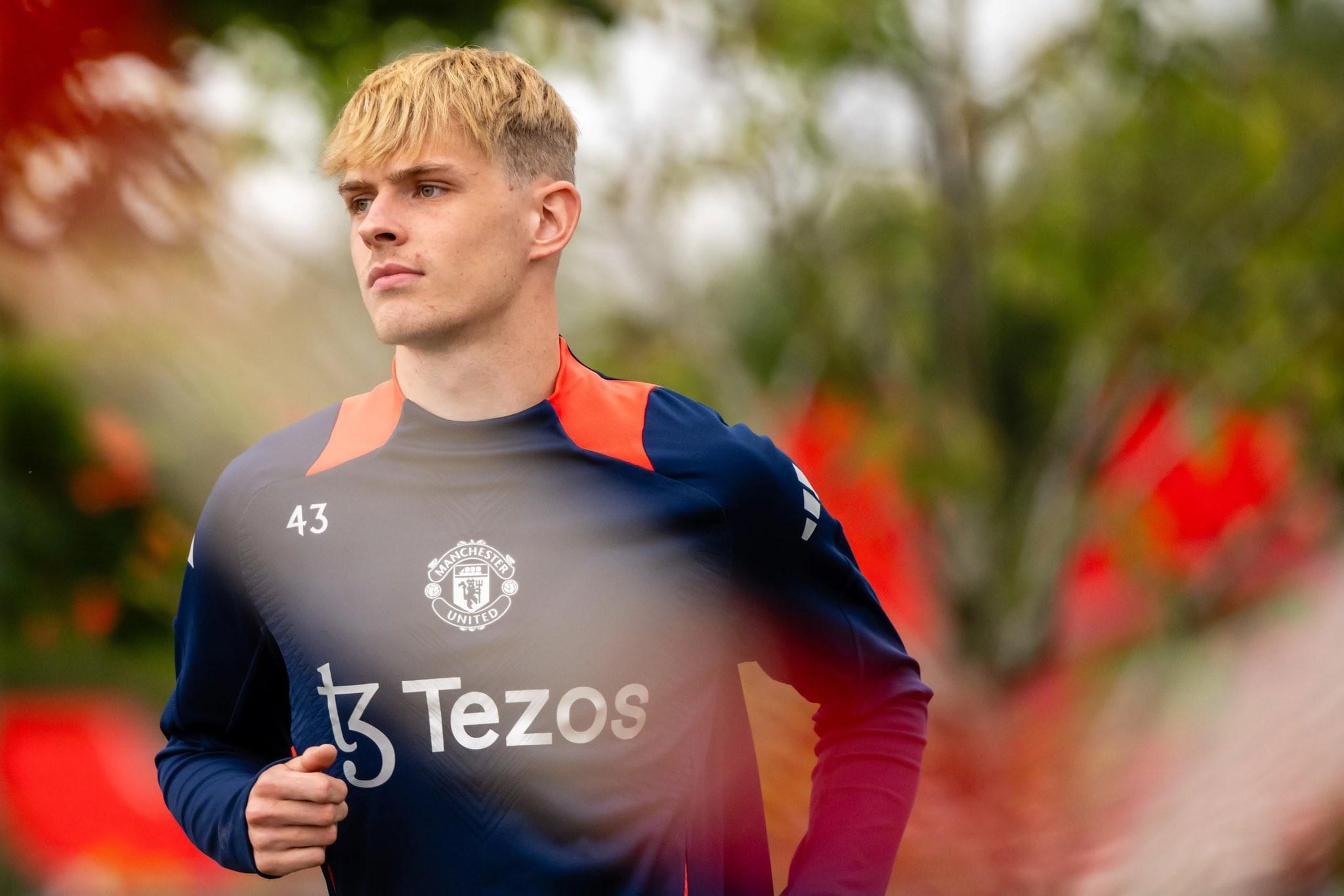 罗马诺：曼联已经召回21岁外租中场托比-科利尔