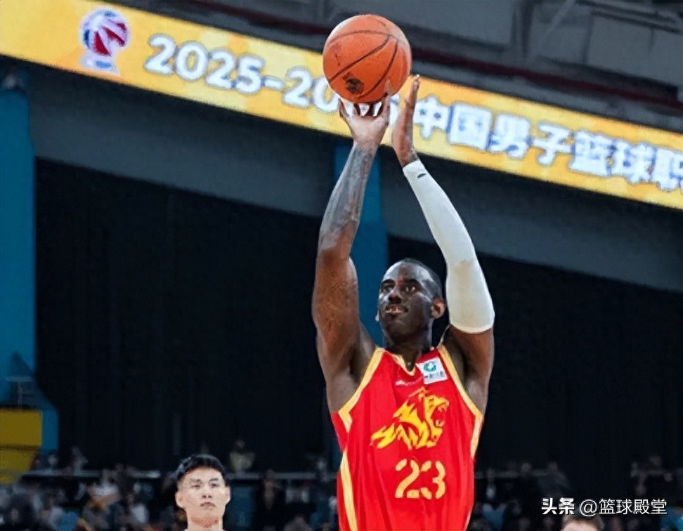 广厦首节险胜辽宁！布朗桑普森齐爆，付豪布朗死顶，进攻战术糟！